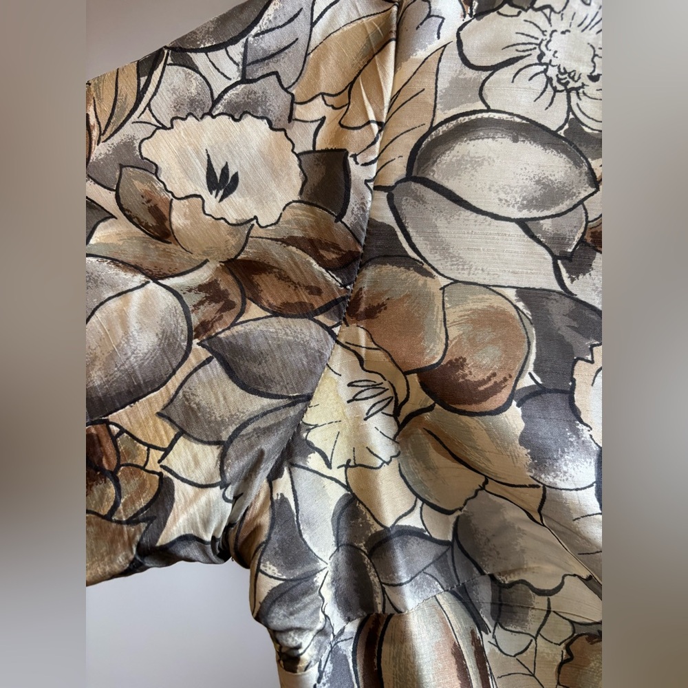 Susan Thomas Silk two-piece skirt suit with a floral pattern - Picture 4 of 6